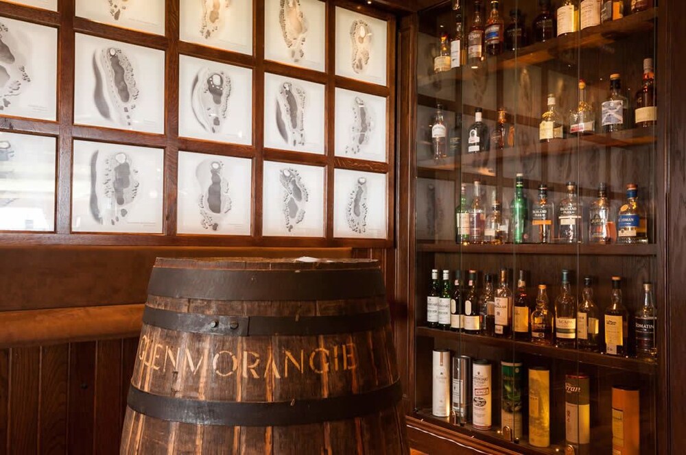Hotel Bar