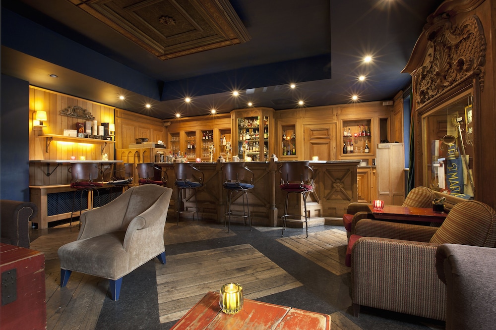 Hotel Bar