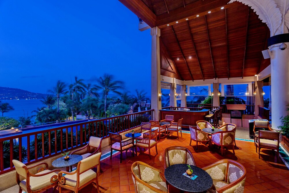Hotel Lounge