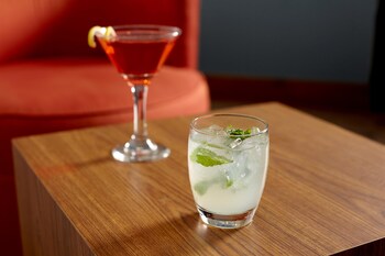 Hotel Bar