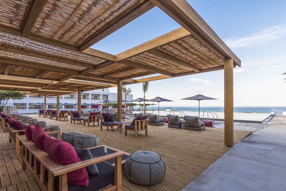 Poolside Bar