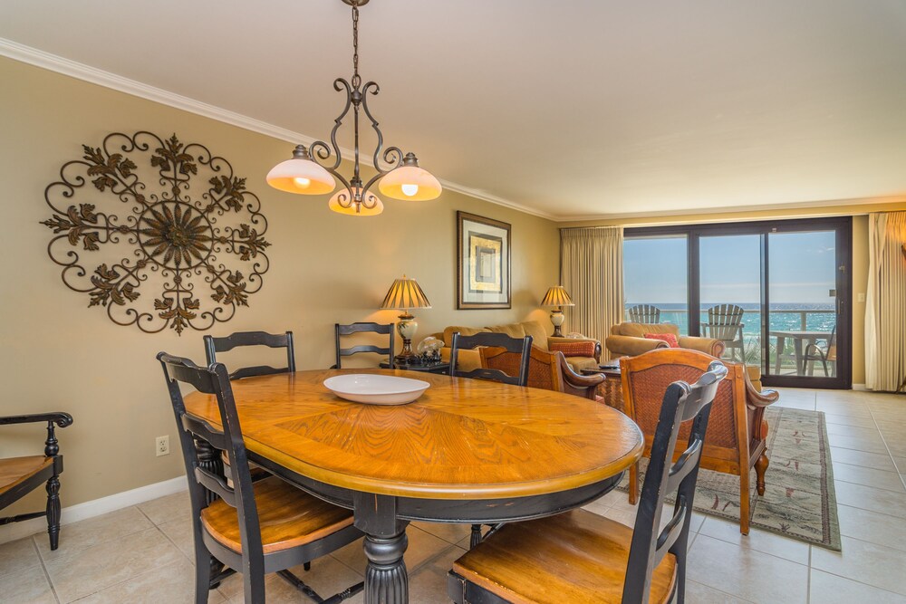 Beachside Towers Two Bedroom - In-Room Dining