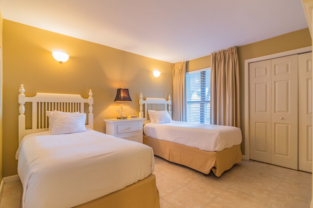 Beachside Towers Two Bedroom - Guestroom