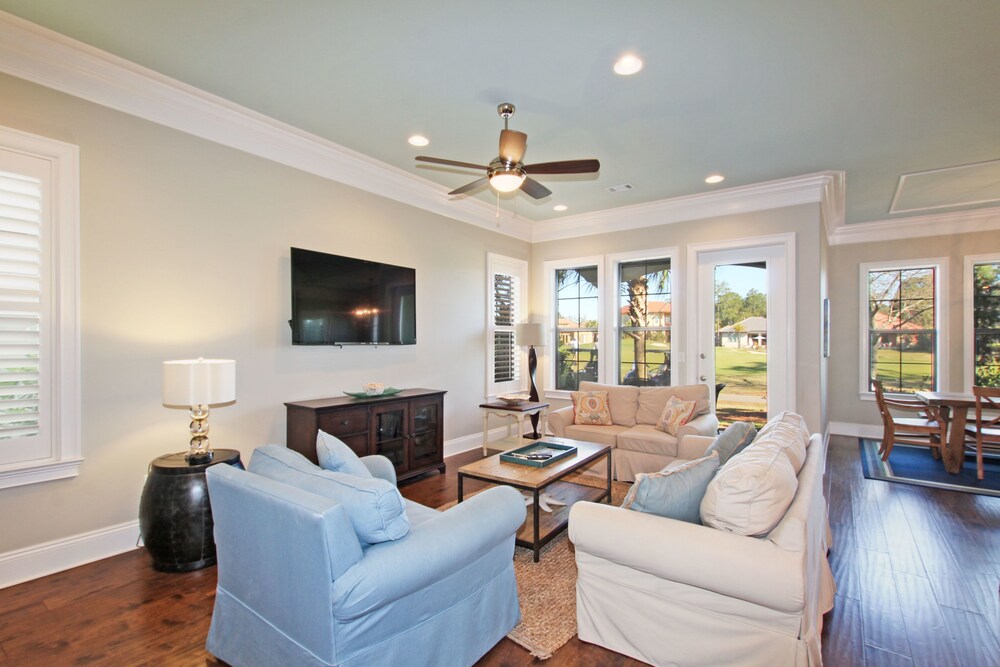 Villa, 4 Bedrooms - Living Area