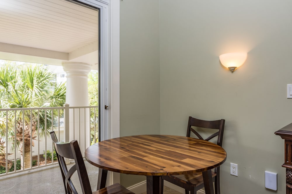 Grand Complex Studio - In-Room Dining