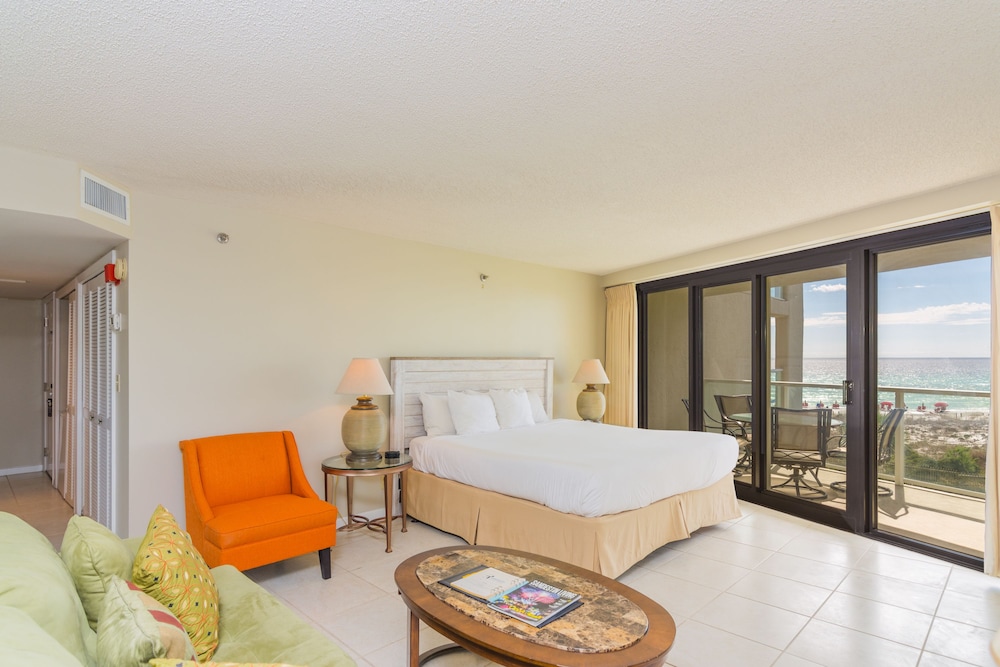 Beachside Towers Studio - Guestroom