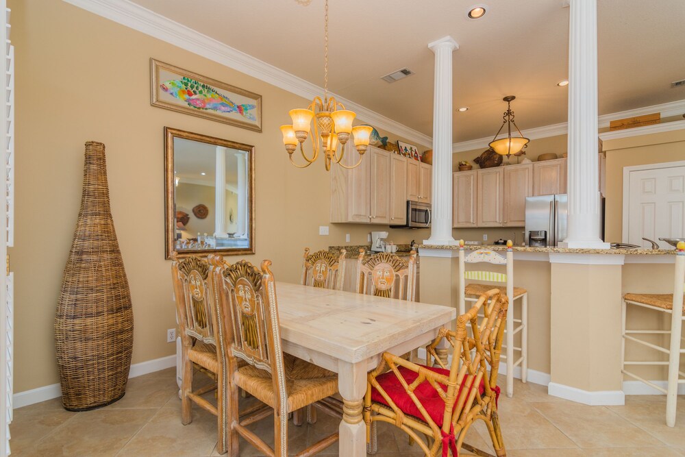 Southside Three Bedroom - In-Room Dining