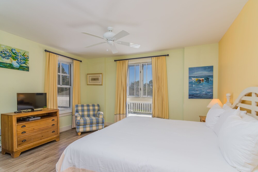 Village Two Bedroom - Guestroom