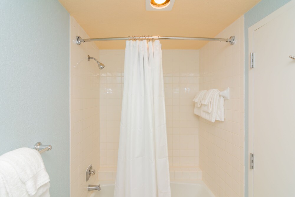 Bayside at Sandestin Bay View Studio - Bathroom