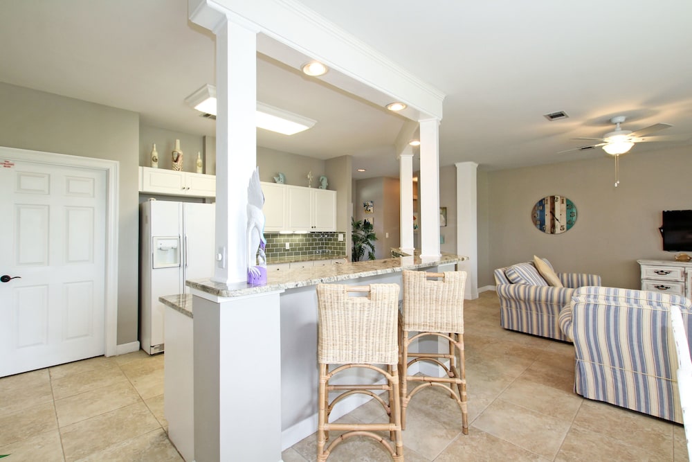 Lakeside Three Bedroom - Guestroom