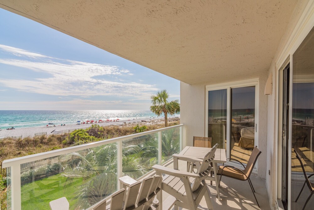 Beachside Towers Two Bedroom - Balcony