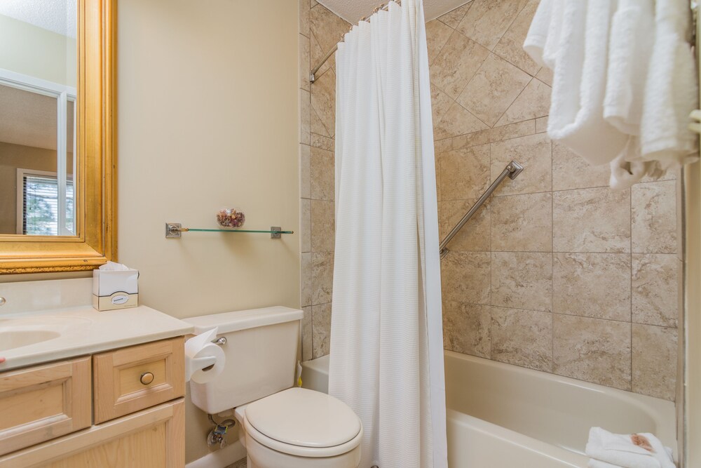 Beachwalk Two Bedroom - Bathroom