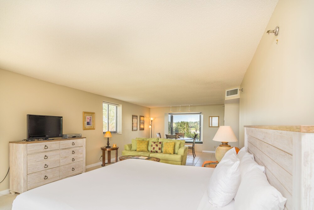 Beachside Towers Studio - Guestroom
