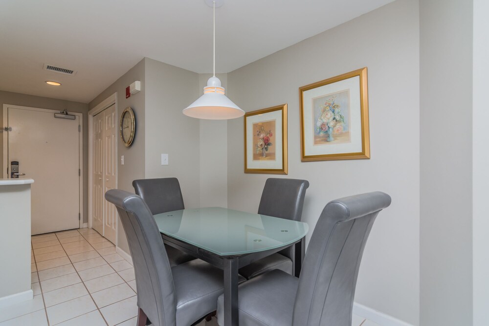 Westwinds One Bedroom - In-Room Dining
