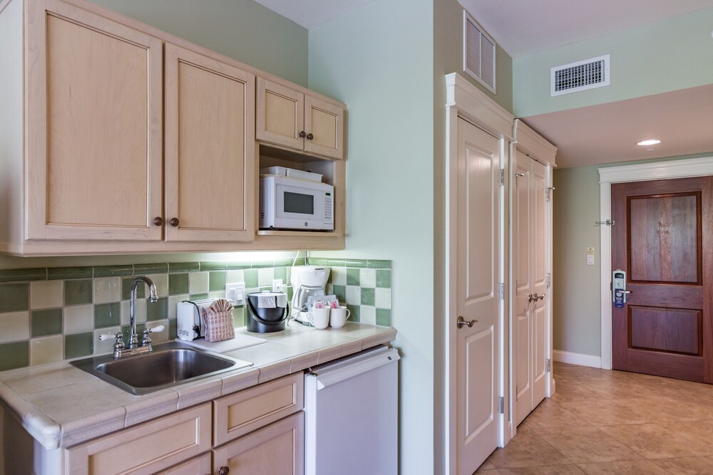 Grand Complex Studio - In-Room Kitchenette