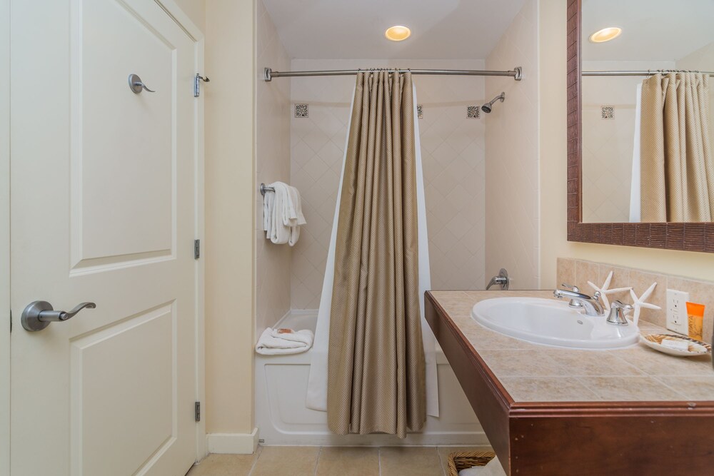 Luau One Bedroom - Bathroom