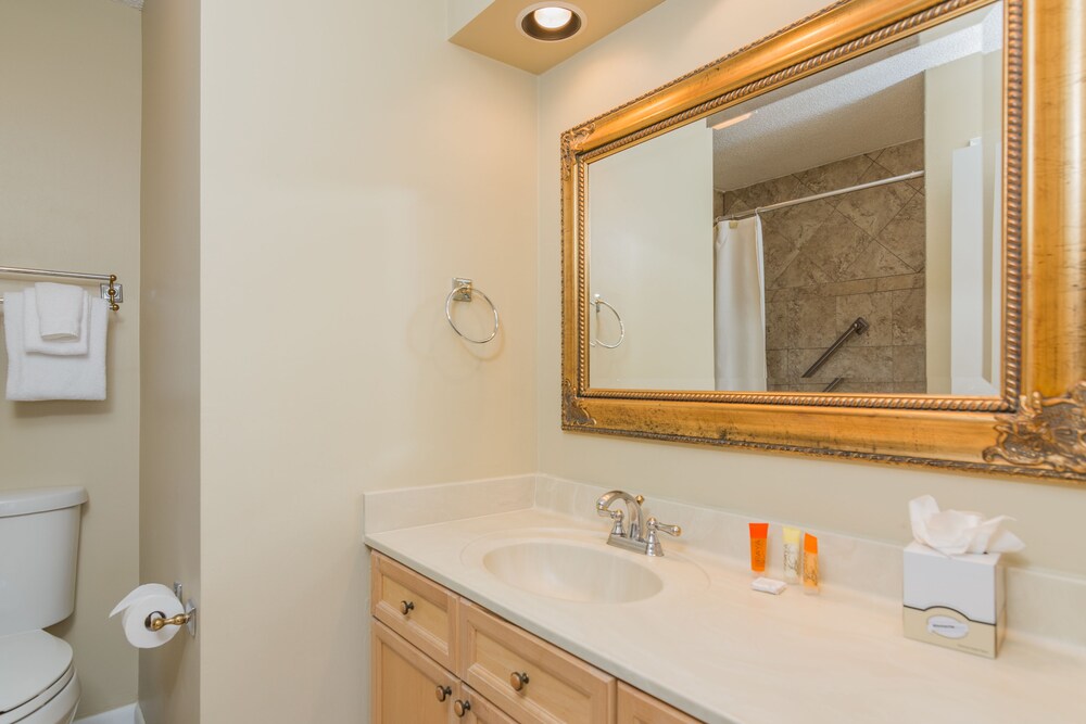Beachwalk Two Bedroom - Bathroom Sink