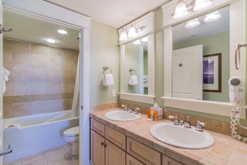 Grand Complex One Bedroom - Bathroom