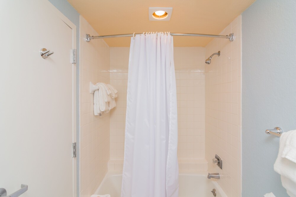 Bayside at Sandestin Resort View Studio - Bathroom Shower