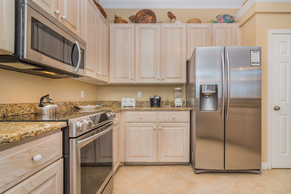 Southside Three Bedroom - In-Room Kitchen