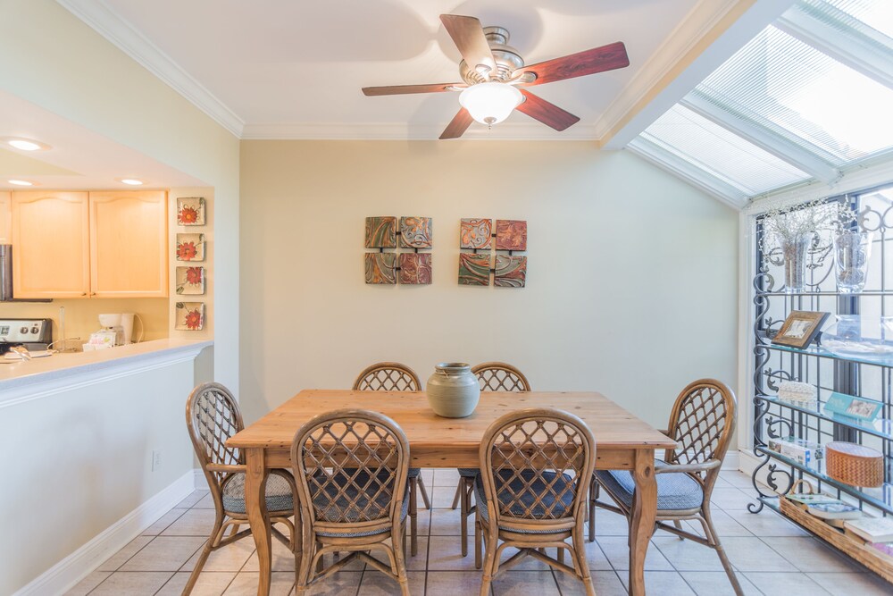Beachwalk Two Bedroom - In-Room Dining
