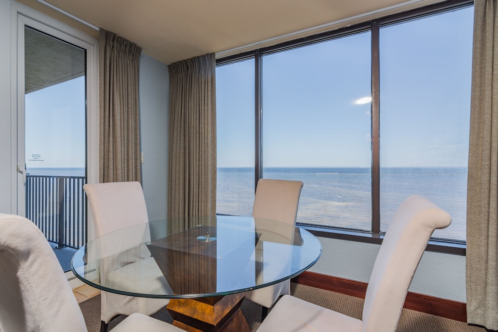 Bayside at Sandestin One Bedroom Suite - In-Room Dining