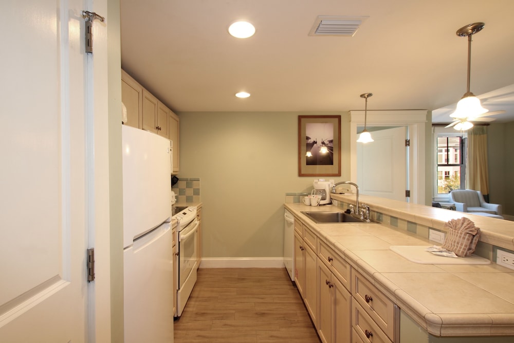 Grand Complex Two Bedroom - In-Room Kitchen