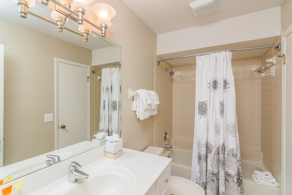 Bayside Two Bedroom - Bathroom