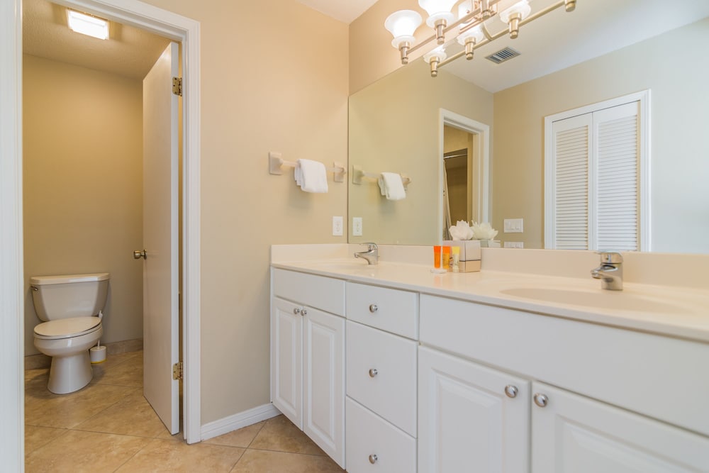Bayside Two Bedroom - Bathroom
