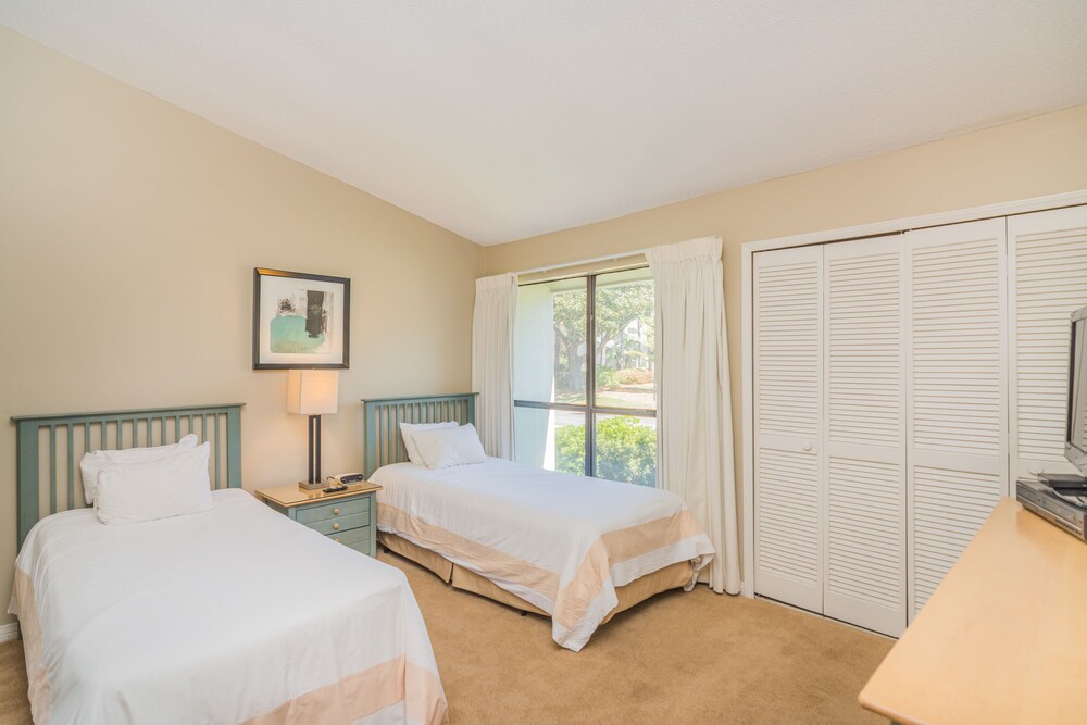 Bayside Two Bedroom - Guestroom