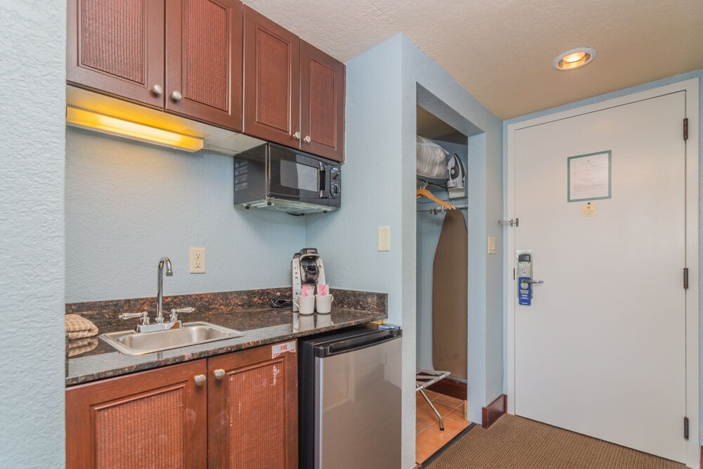 Bayside at Sandestin Resort View Studio - In-Room Kitchenette