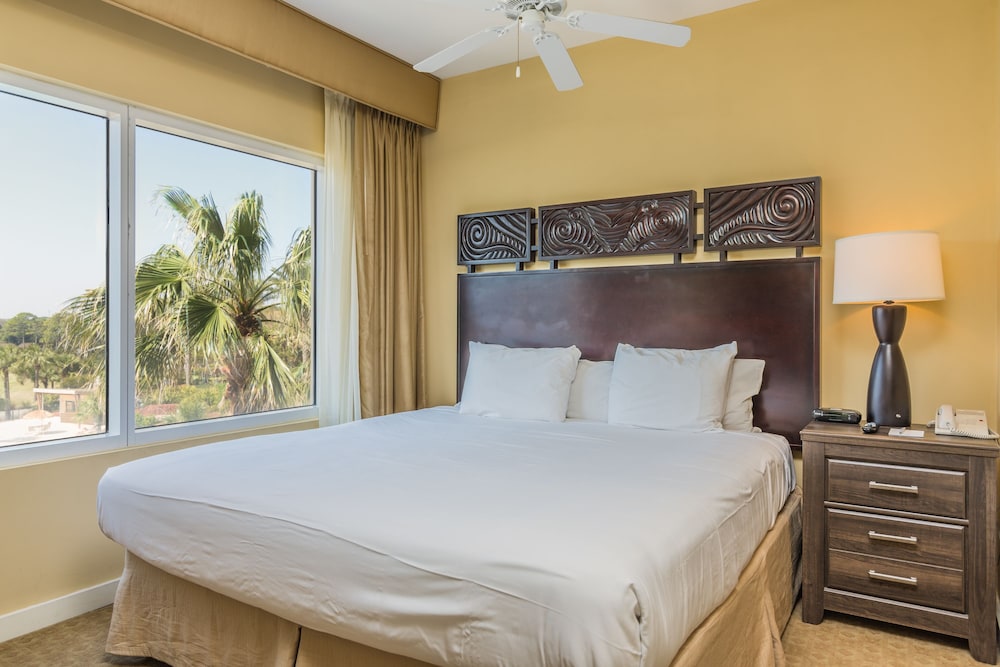 Luau One Bedroom - Guestroom