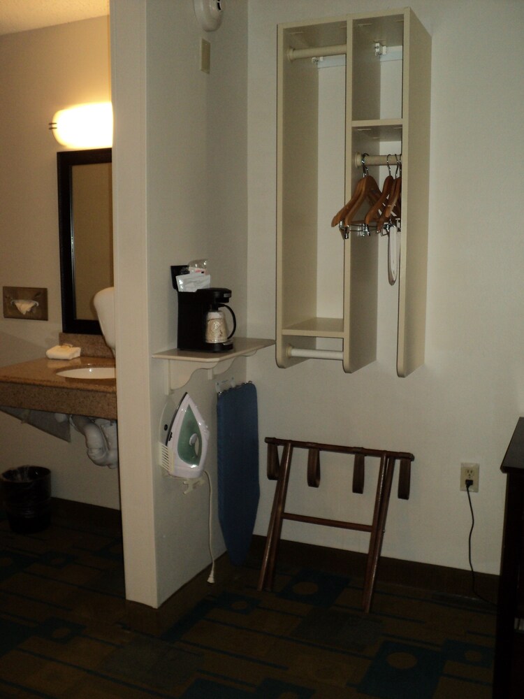 Iron/Ironing Board