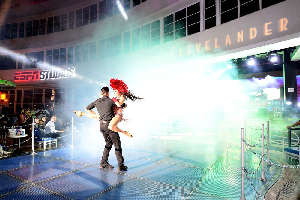 Theater show, Clevelander Hotel – Adults Only