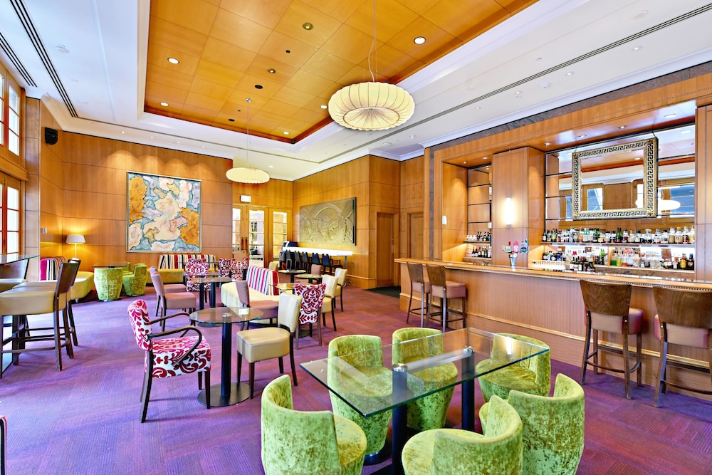 Hotel Bar