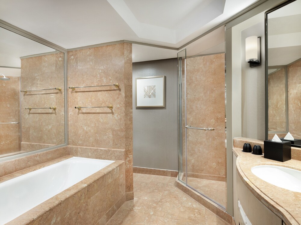 Deep Soaking Bathtub