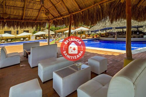 Capital O Hotel Plaza Tucanes