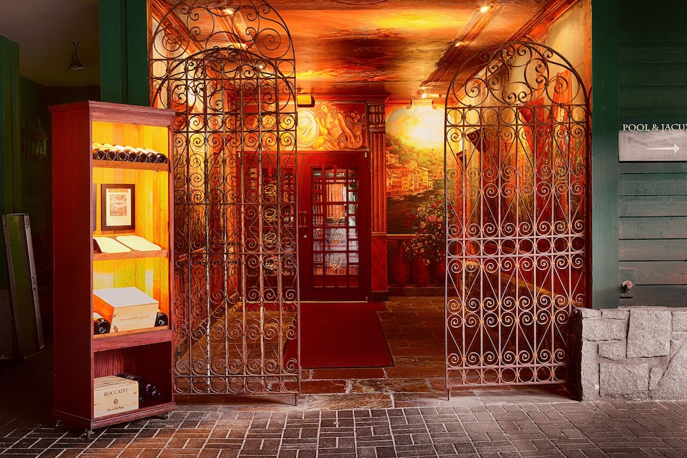 Hotel Bar