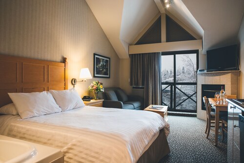 Pinnacle Hotel Whistler Village