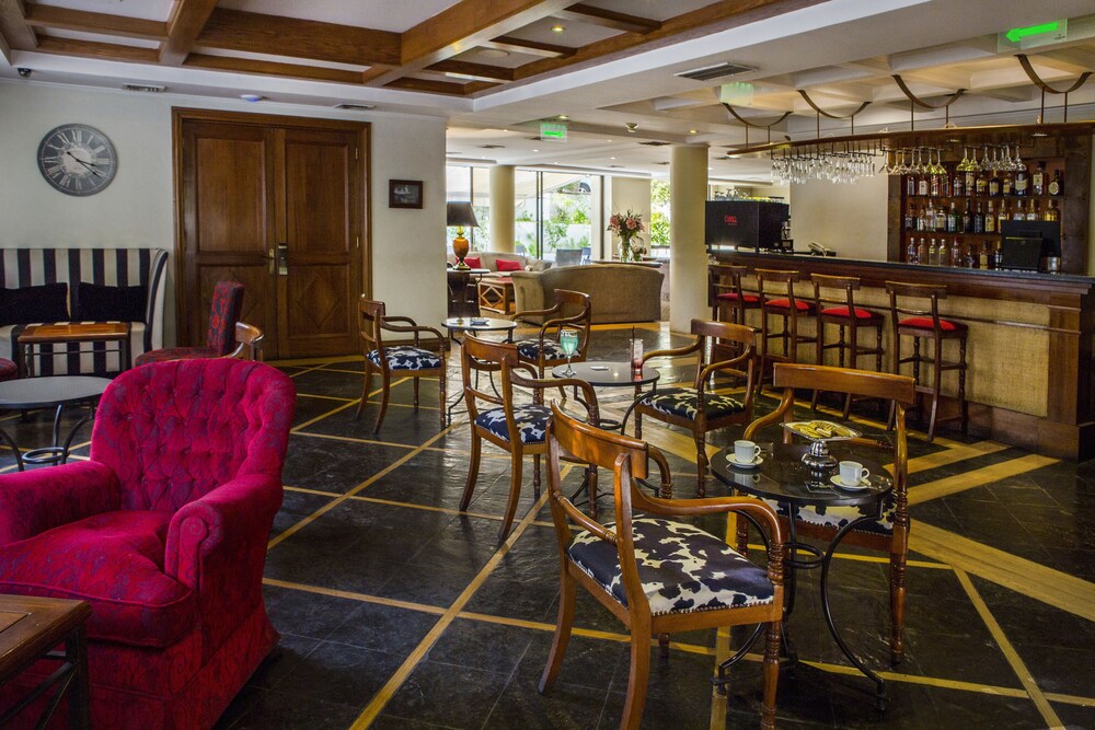 Hotel Bar