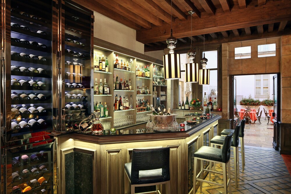 Hotel Bar