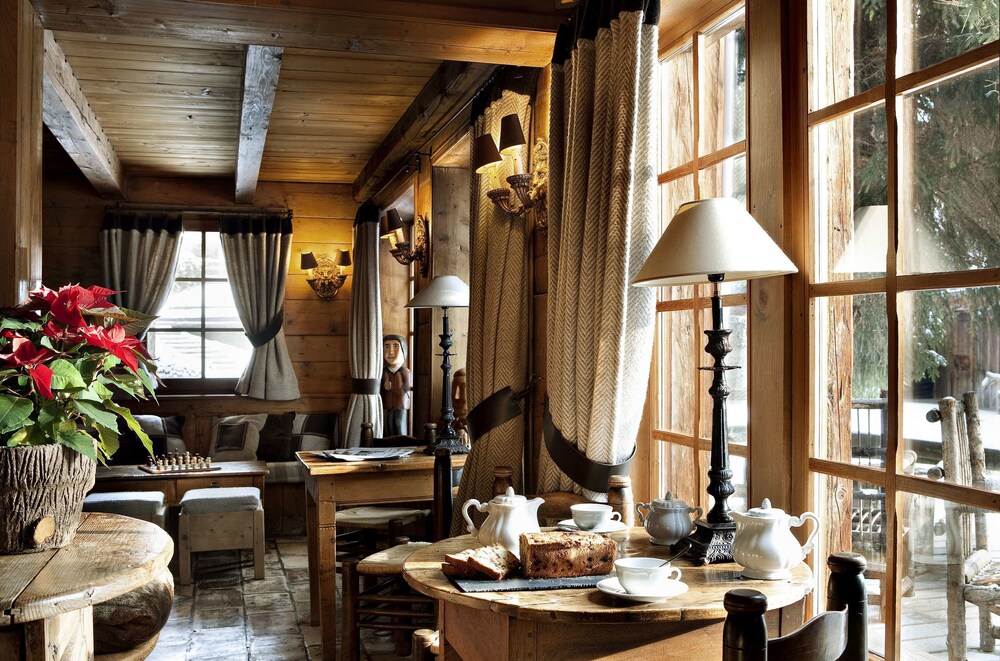 Hotel Lounge