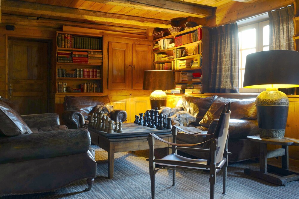 Hotel Lounge