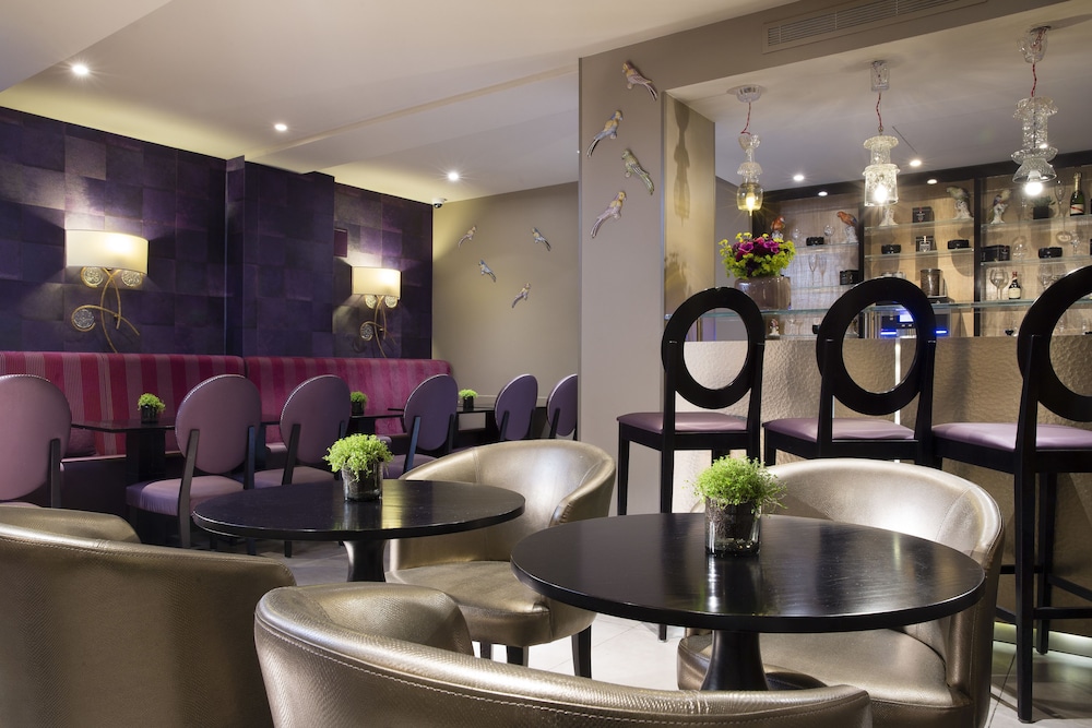 Hotel Bar