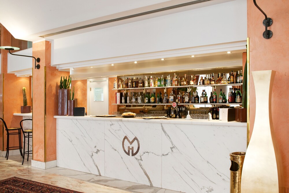 Hotel Lounge