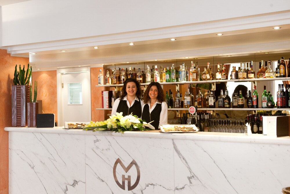 Hotel Bar