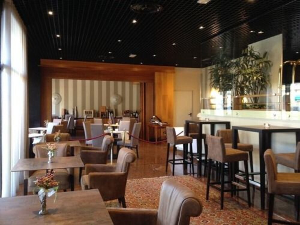 Hotel Lounge