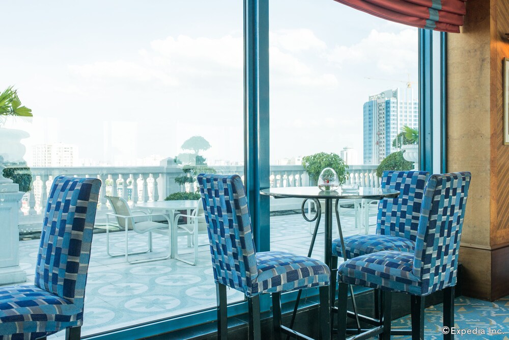Hotel Lounge