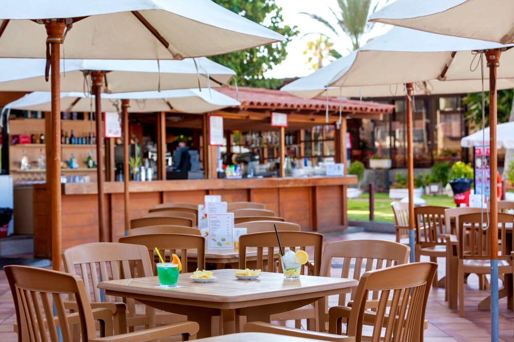 Poolside Bar