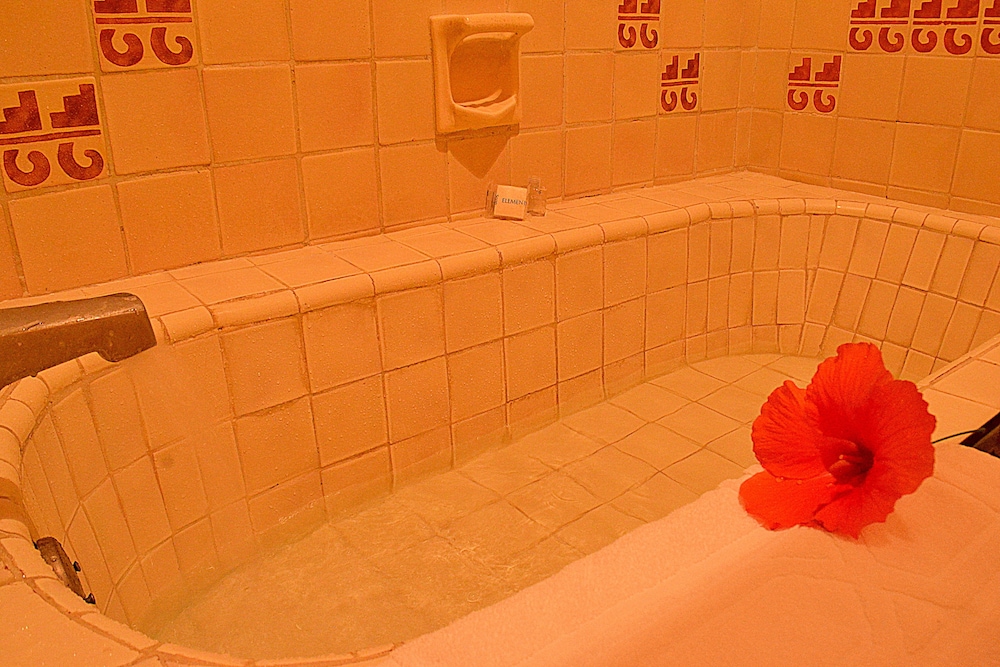 Deep Soaking Bathtub